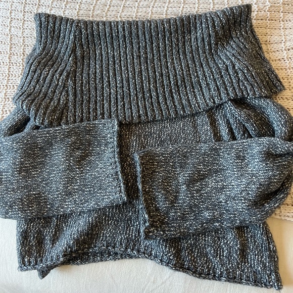 Off The Shoulder Knit Sweater - Picture 3 of 4